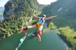 关于德布劳内焦点对战，梅西与90激战C9分钟，出色防守胜负难料！引发球迷热议的信息